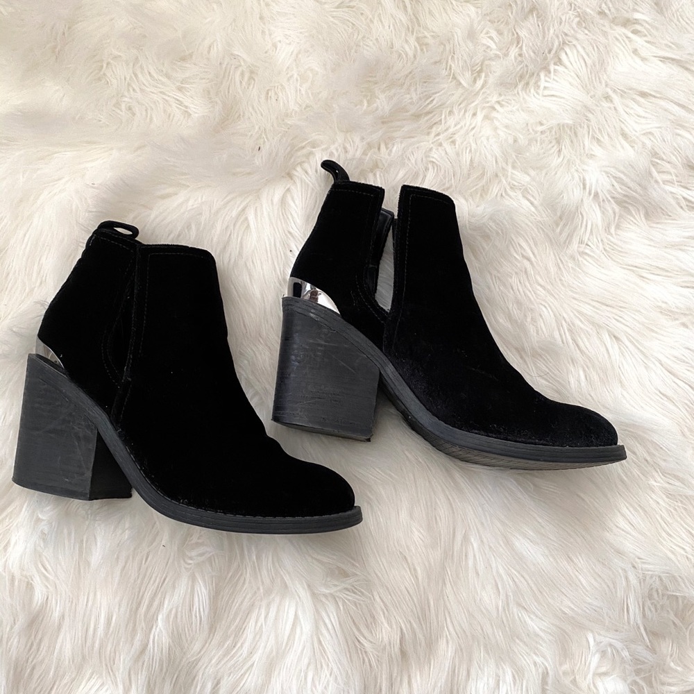 Steve Madden velvet Booties